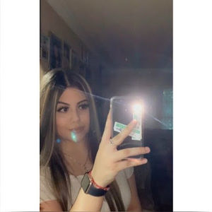 Meet your Posher, Lesly